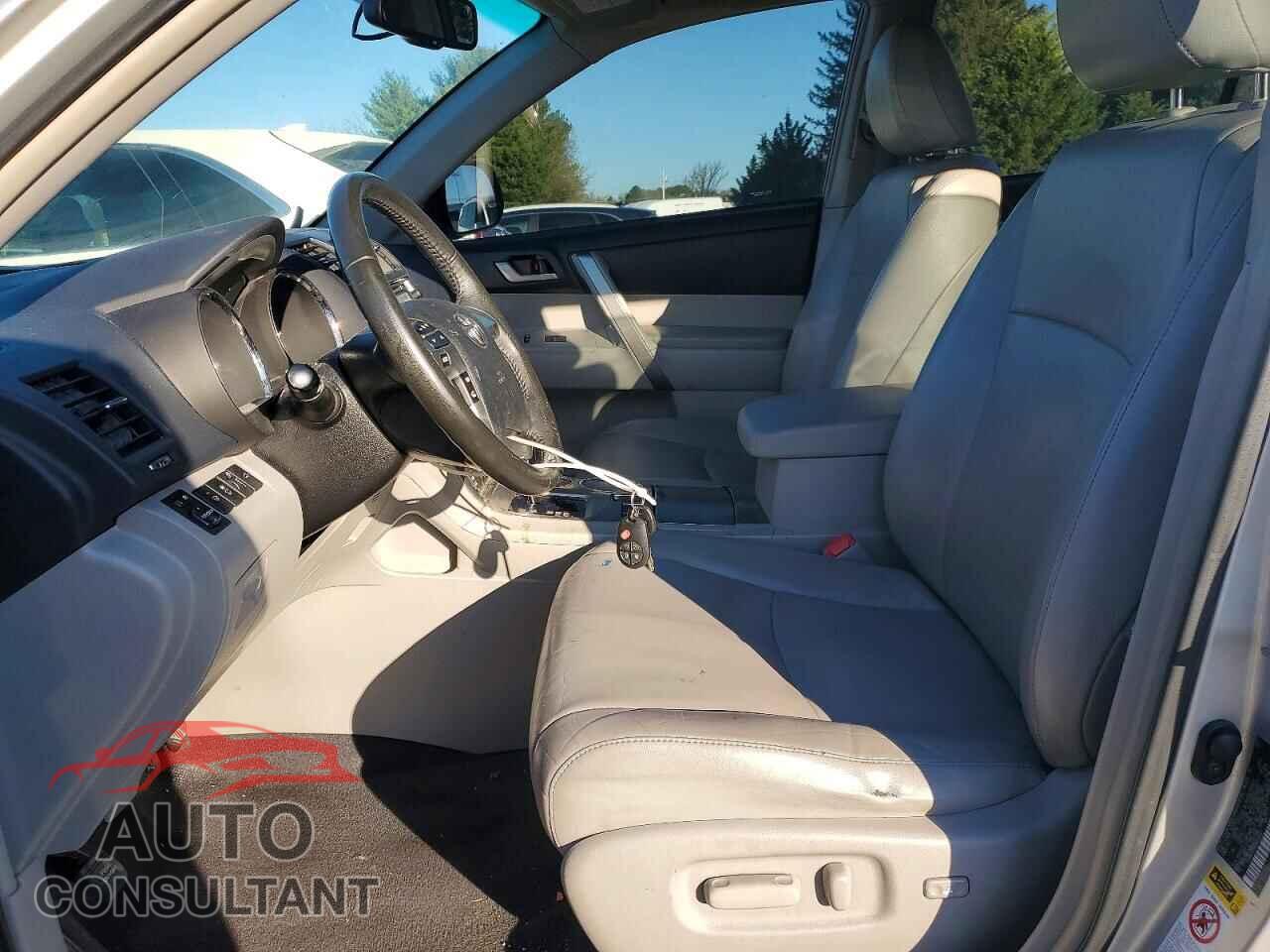 TOYOTA HIGHLANDER 2013 - 5TDBK3EH0DS218557