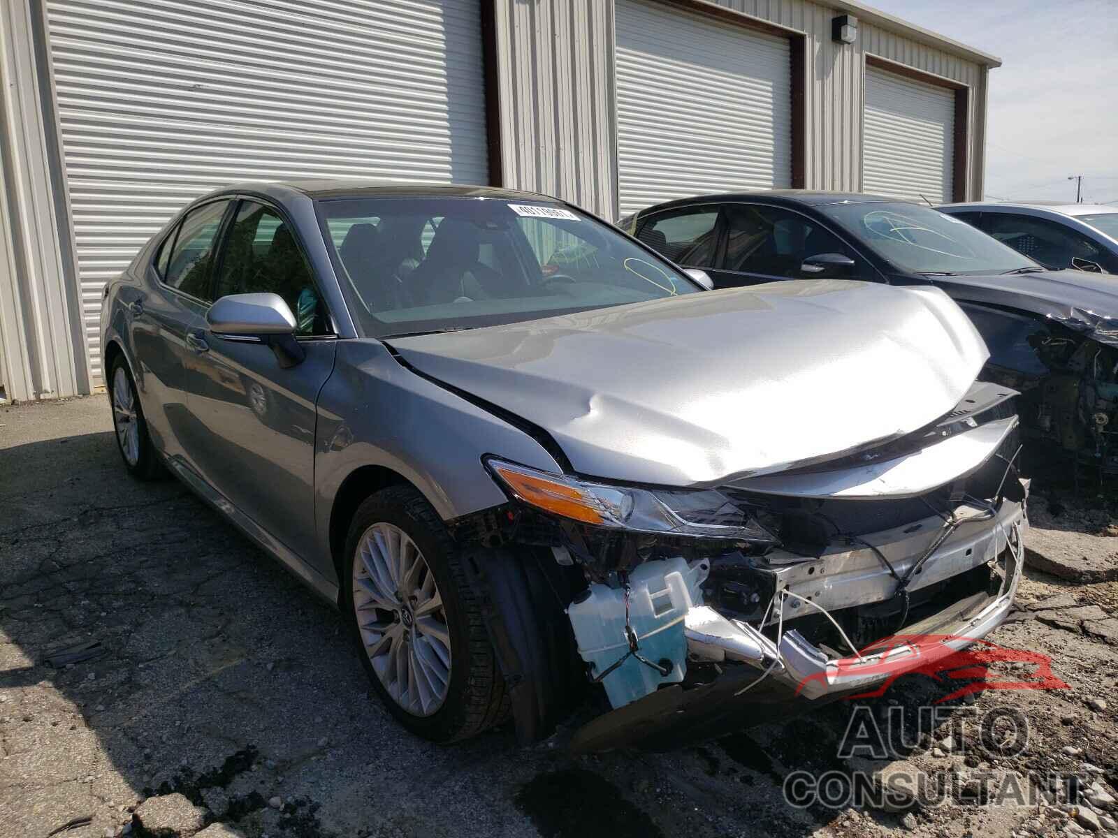 TOYOTA CAMRY 2018 - 4T1B11HK2JU154233