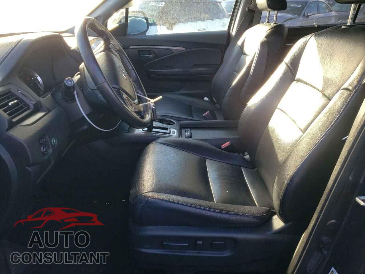 HONDA PILOT 2017 - 5FNYF6H88HB020119