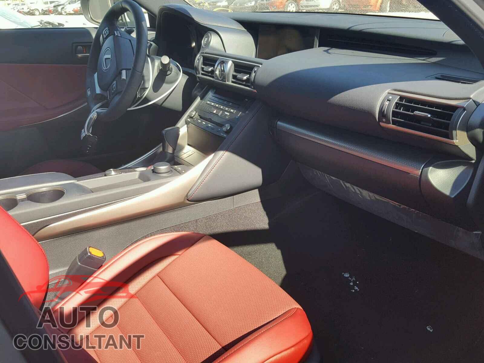 LEXUS IS 2018 - JTHC81D26J5031456
