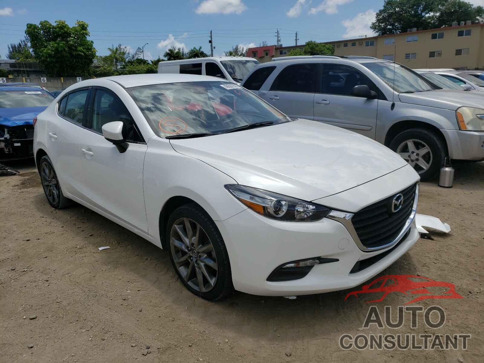 MAZDA 3 2018 - 3MZBN1V31JM263645