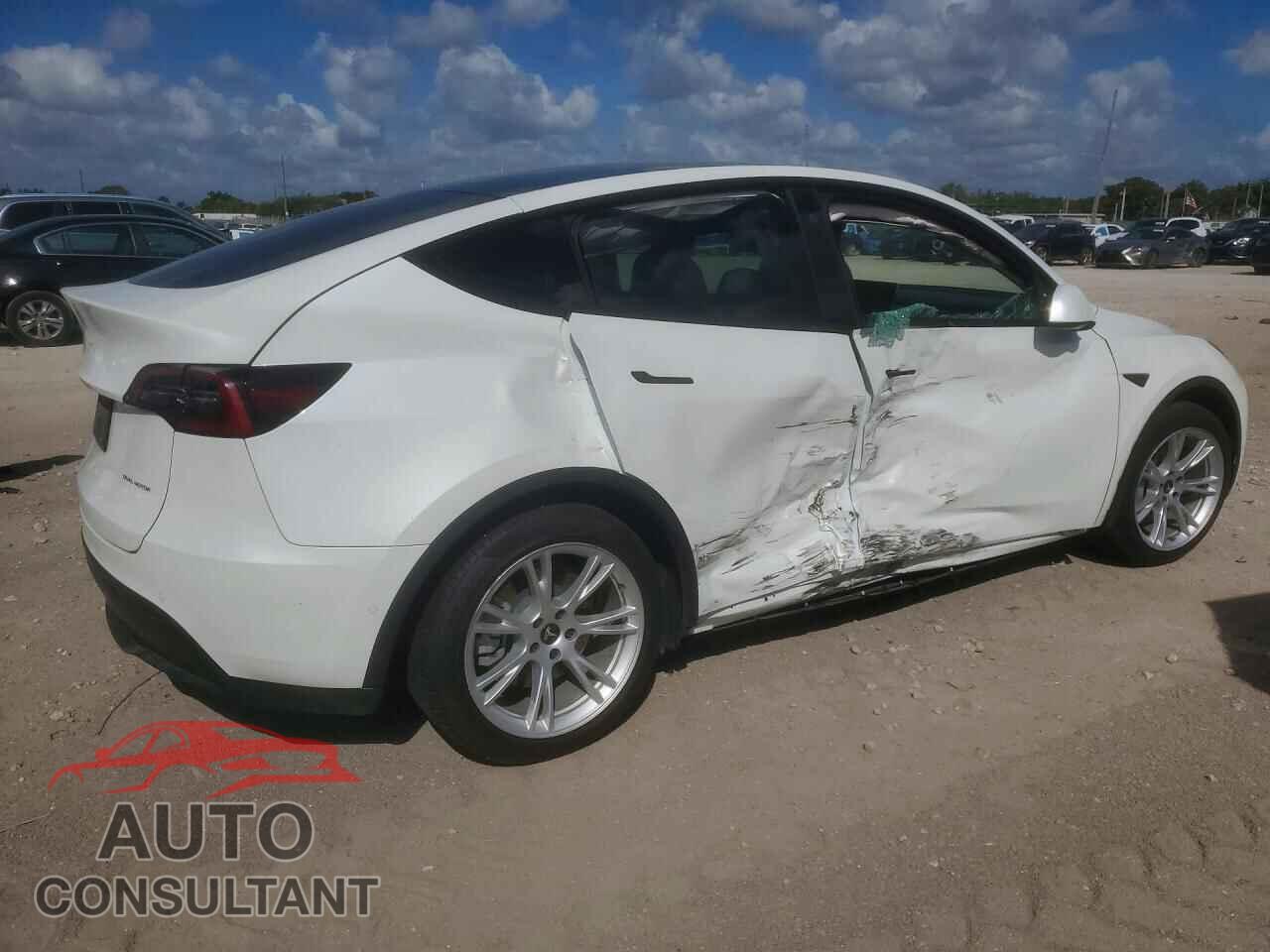 TESLA MODEL Y 2022 - 7SAYGAEE2NF316438