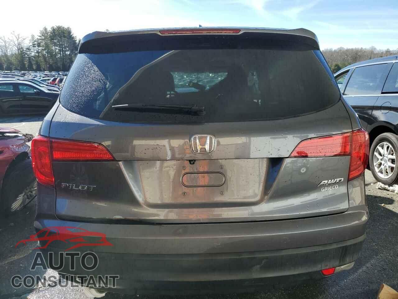 HONDA PILOT 2017 - 5FNYF6H82HB076119