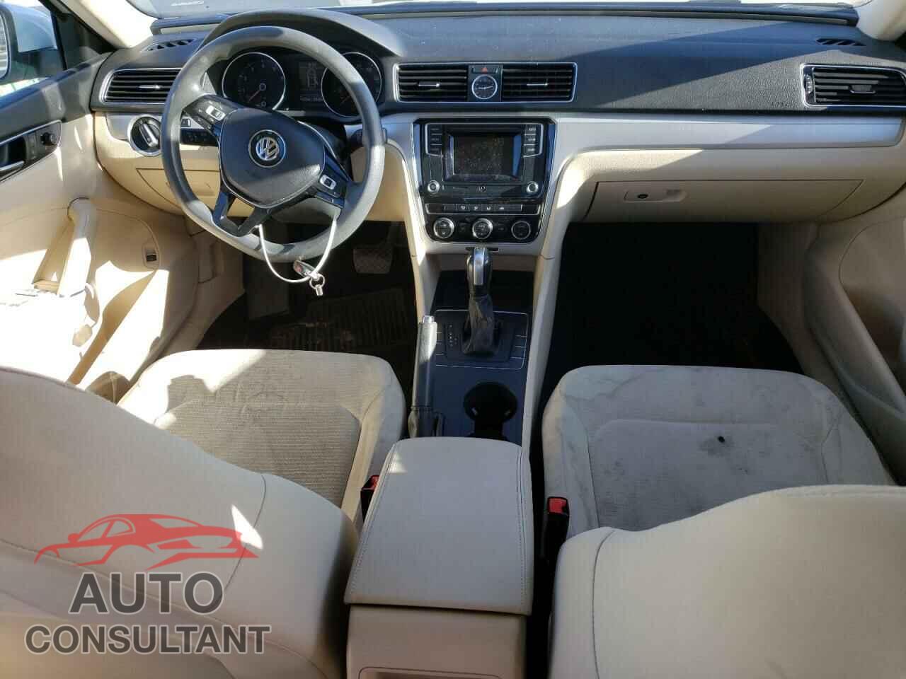 VOLKSWAGEN PASSAT 2017 - 1VWAT7A33HC051884