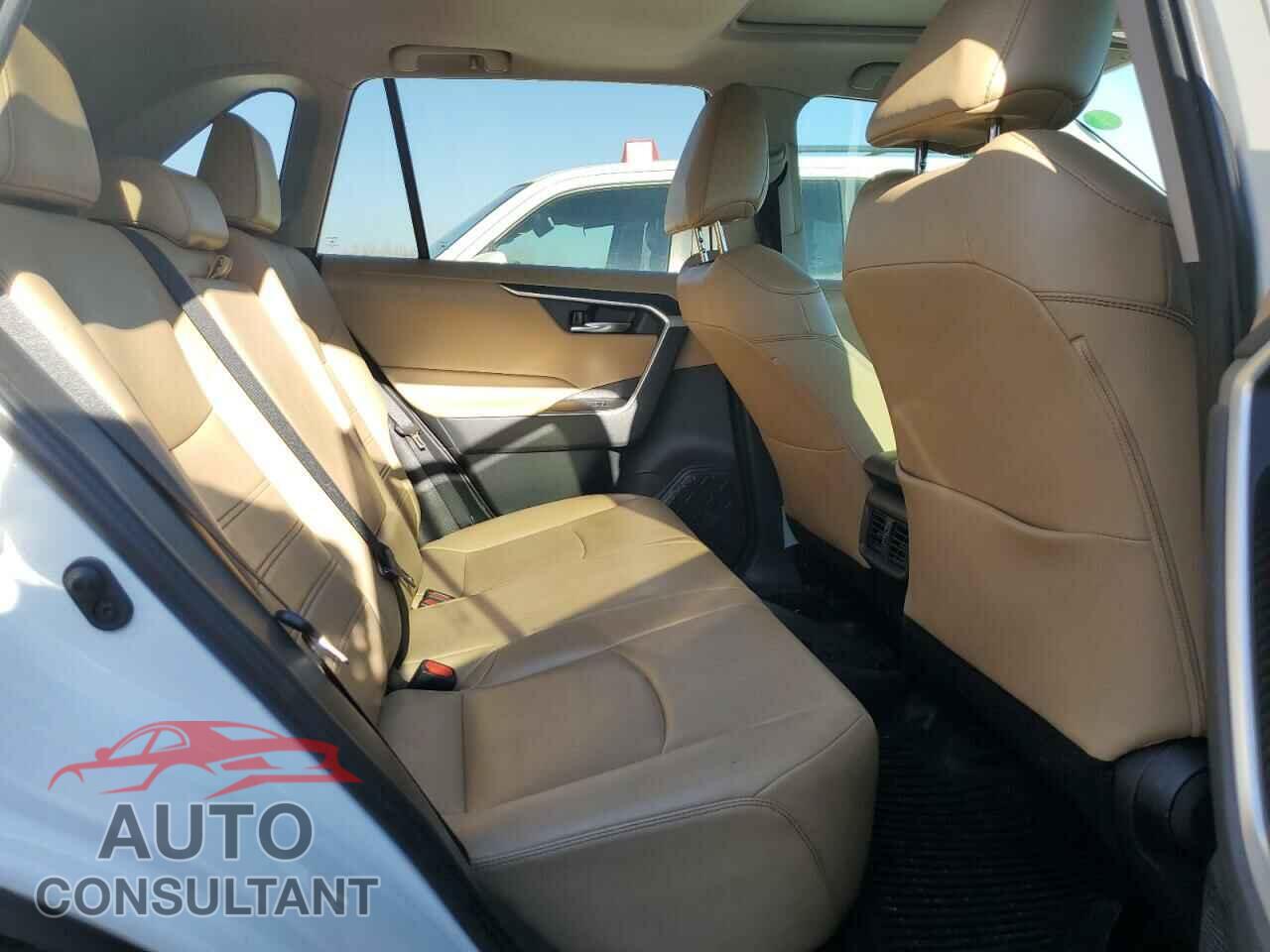 TOYOTA RAV4 2019 - 2T3C1RFV6KC018228