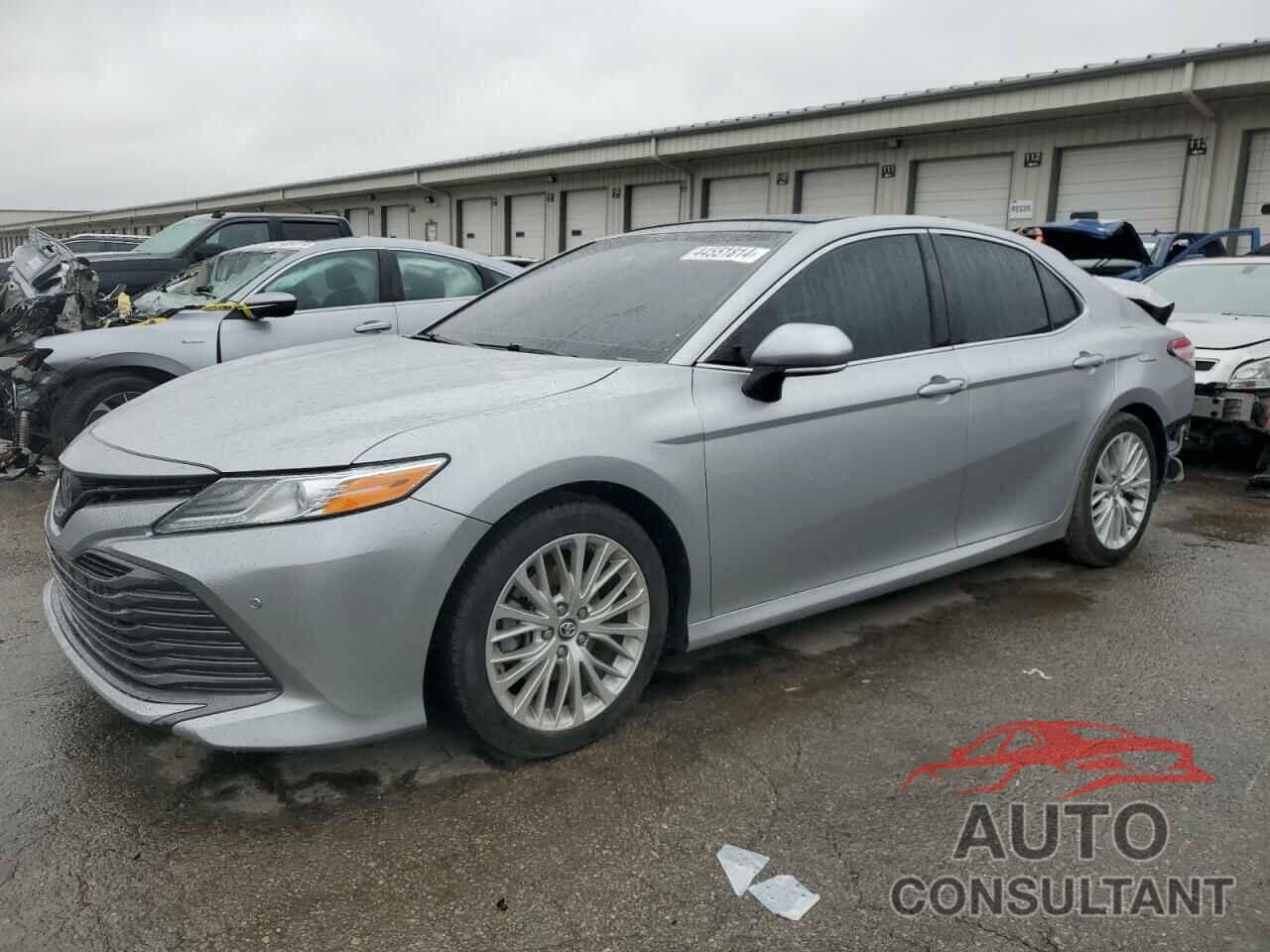 TOYOTA CAMRY 2018 - 4T1B11HK3JU522693