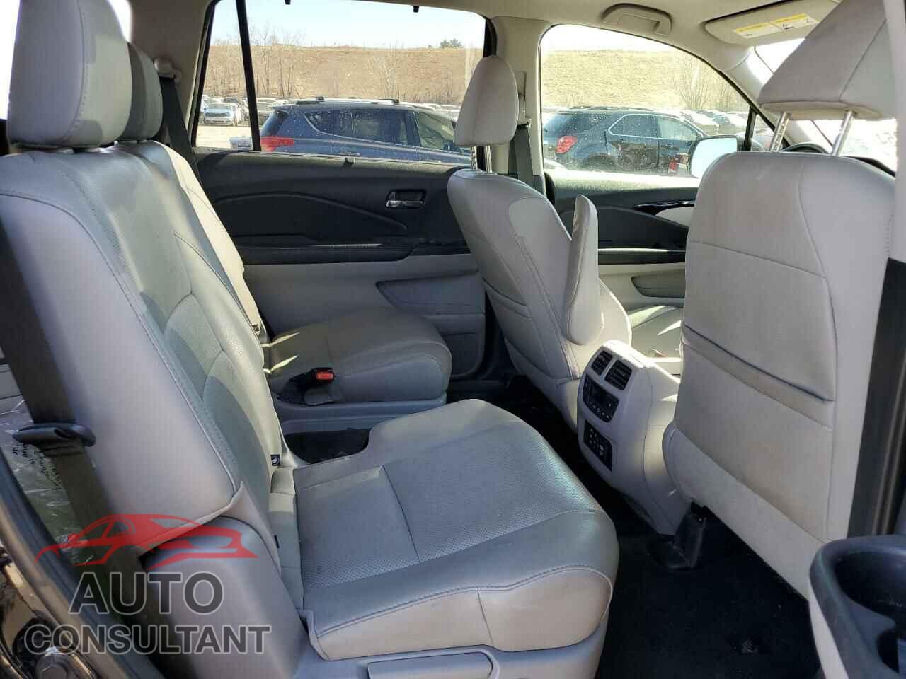 HONDA PILOT 2017 - 5FNYF6H07HB088311