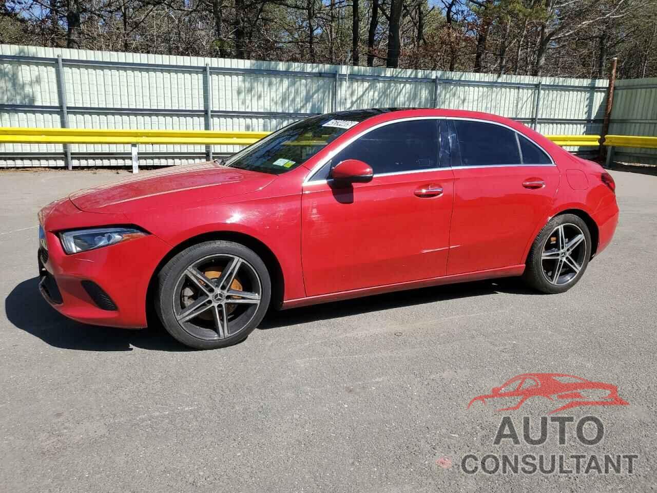 MERCEDES-BENZ A-CLASS 2019 - WDD3G4FB2KW034746
