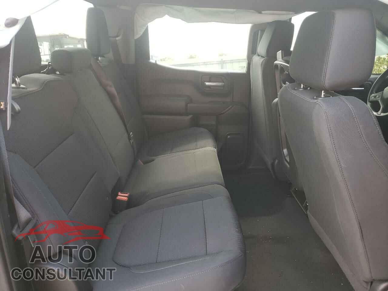CHEVROLET SILVERADO 2021 - 1GCPYCEF5MZ100151