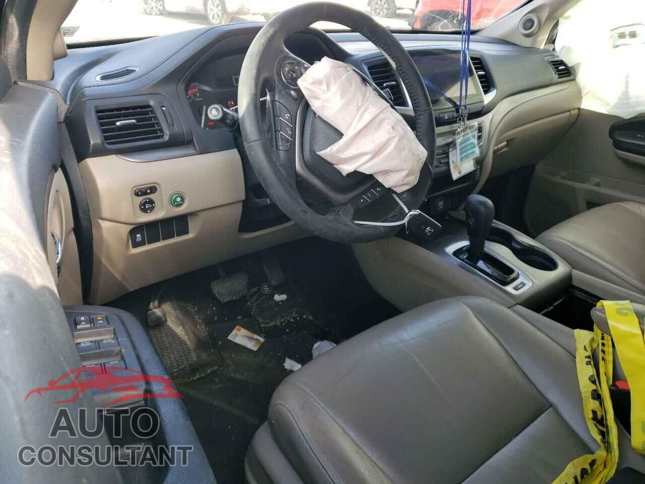HONDA PILOT 2017 - 5FNYF6H56HB008475