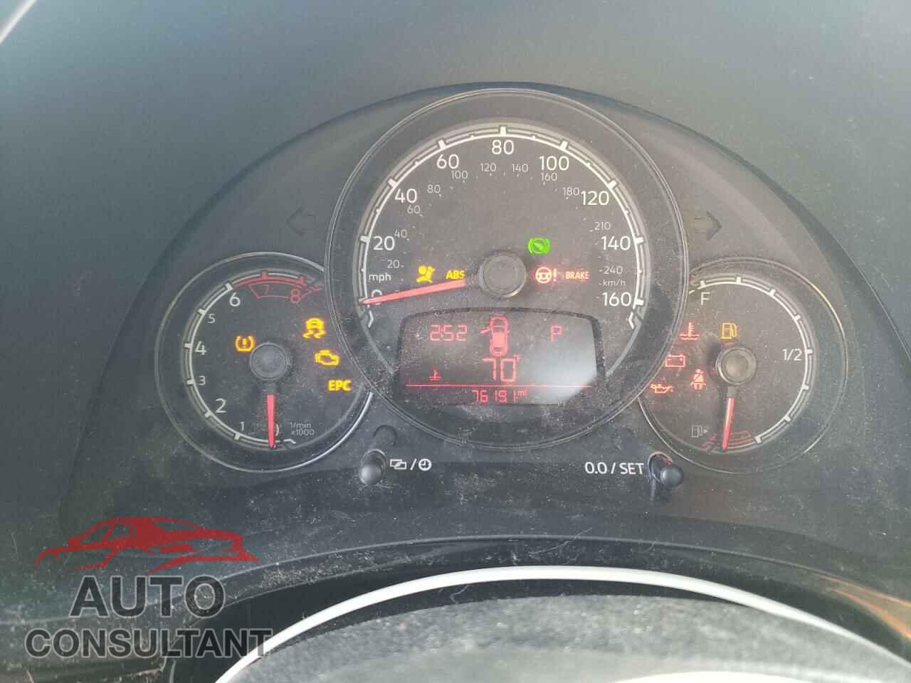 VOLKSWAGEN BEETLE 2017 - 3VWF17AT6HM623038