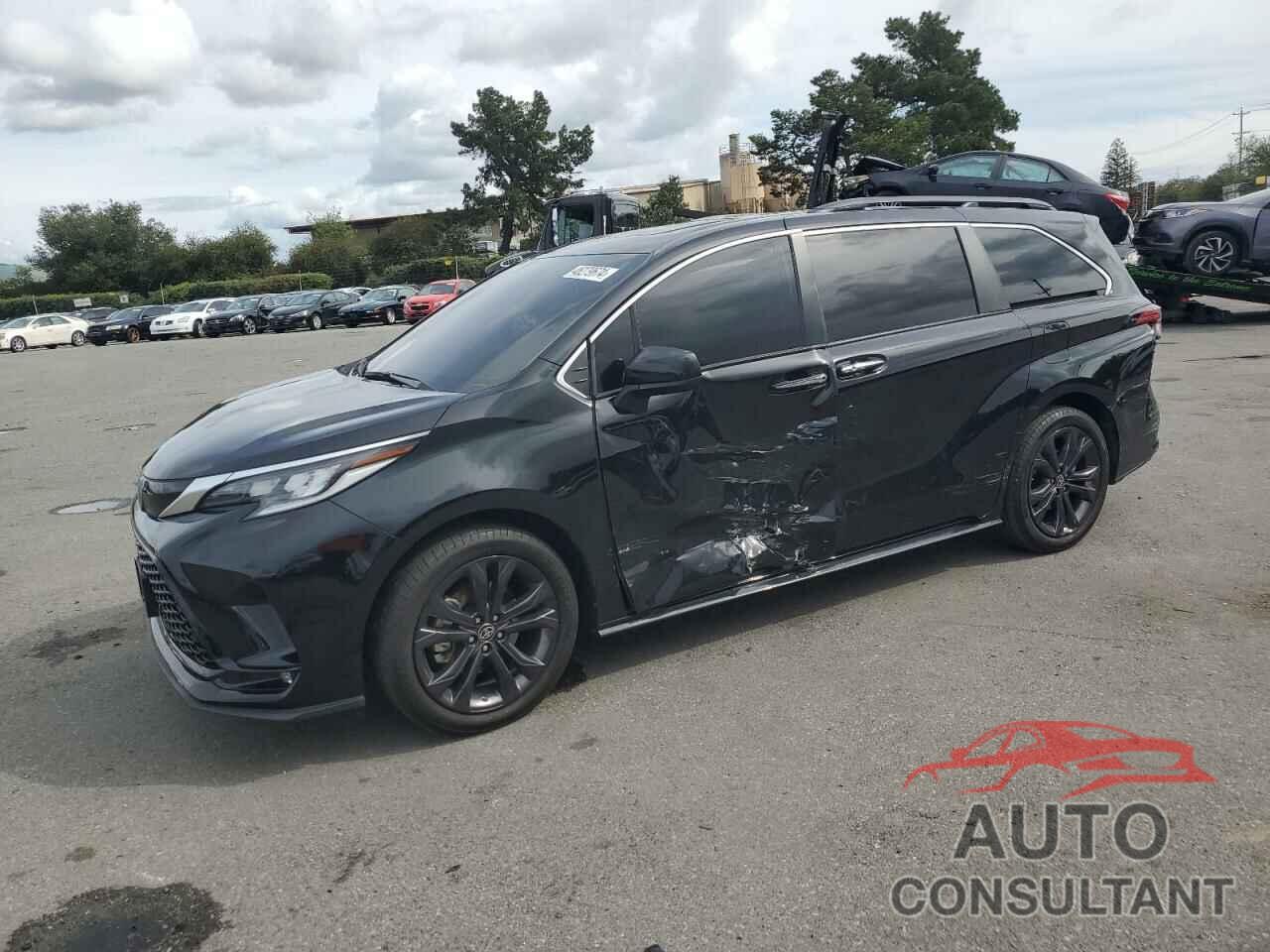 TOYOTA SIENNA 2022 - 5TDDRKEC8NS103709