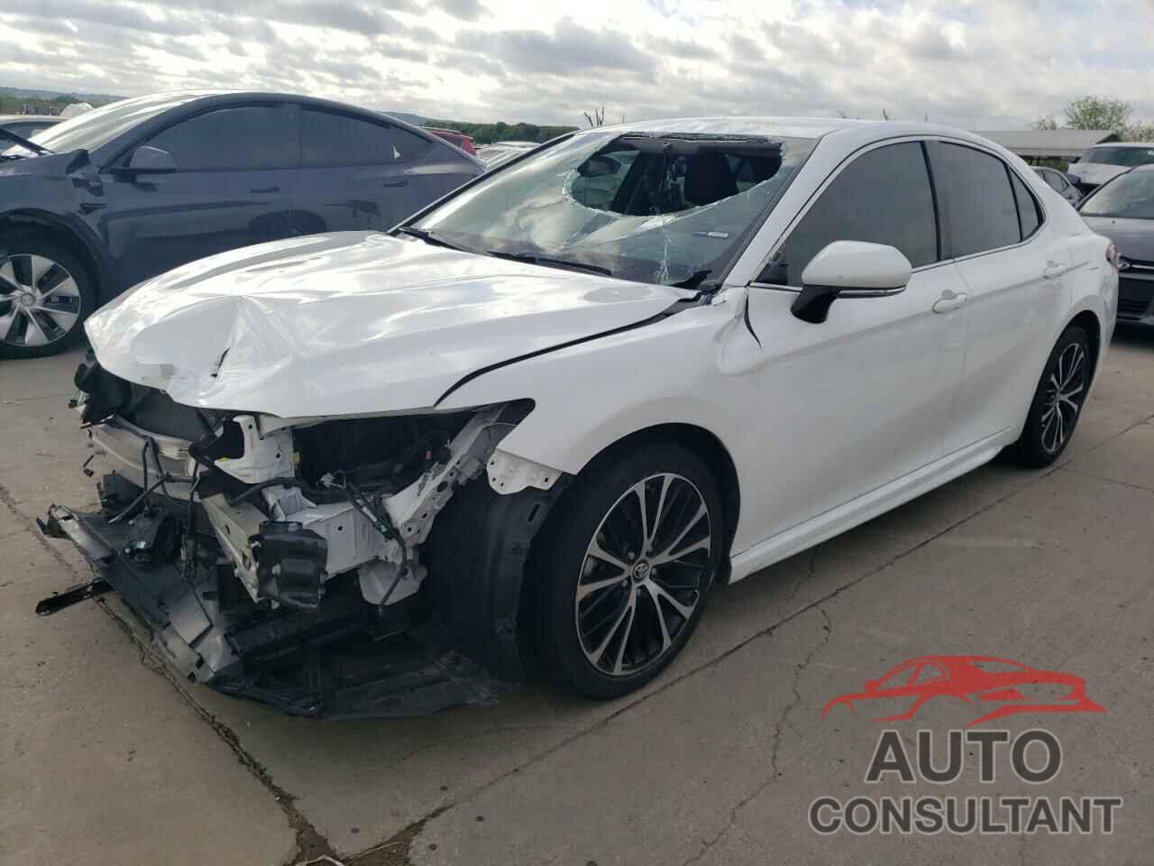TOYOTA CAMRY 2018 - 4T1B11HK1JU158614