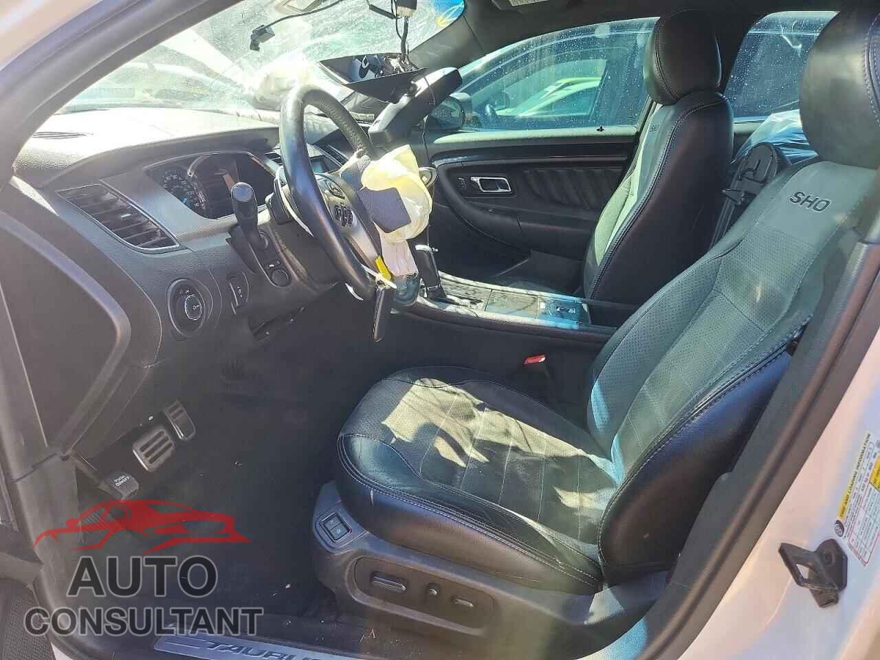 FORD TAURUS 2015 - 1FAHP2KTXFG167134