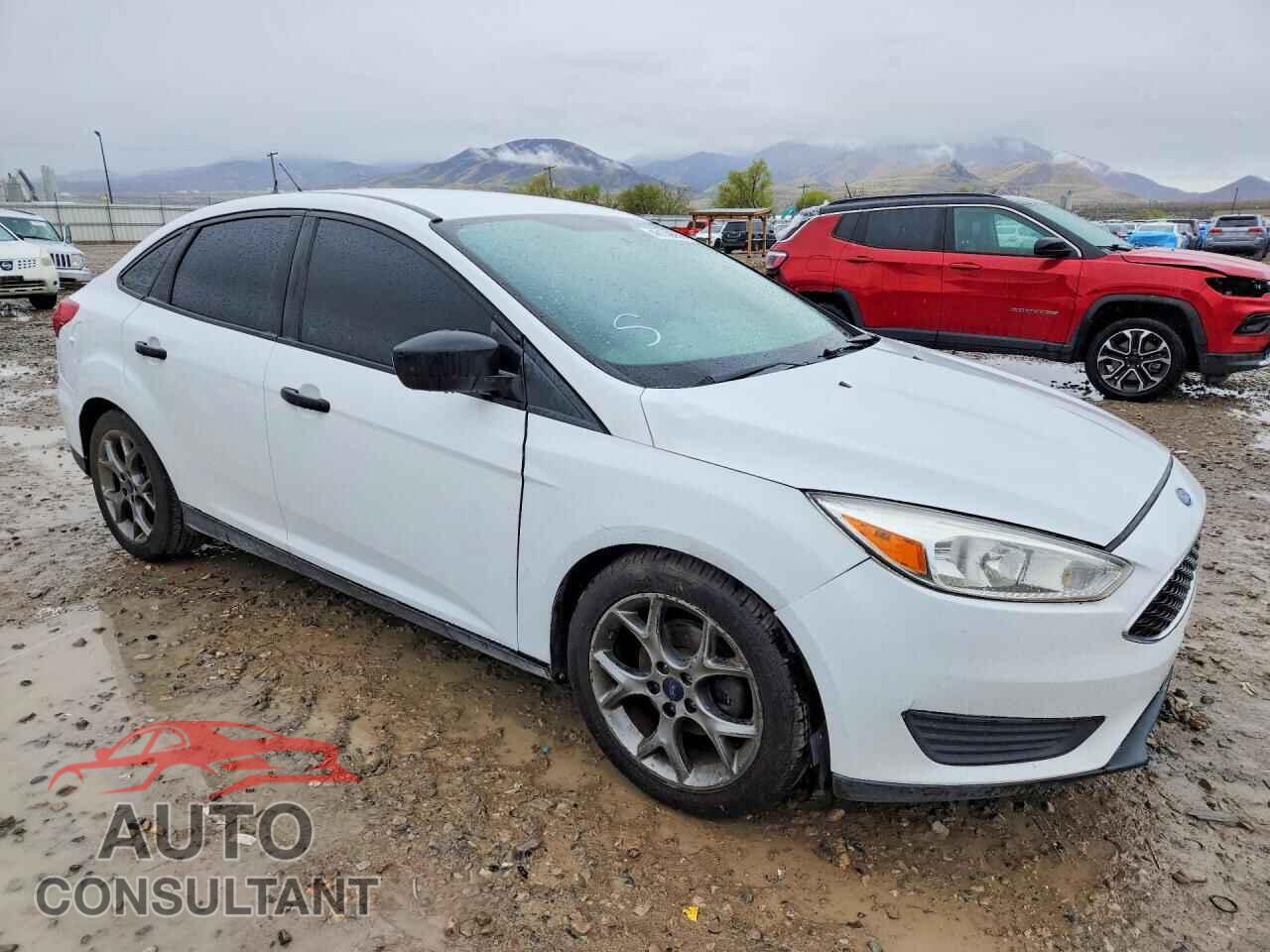 FORD FOCUS 2015 - 1FADP3E23FL256249