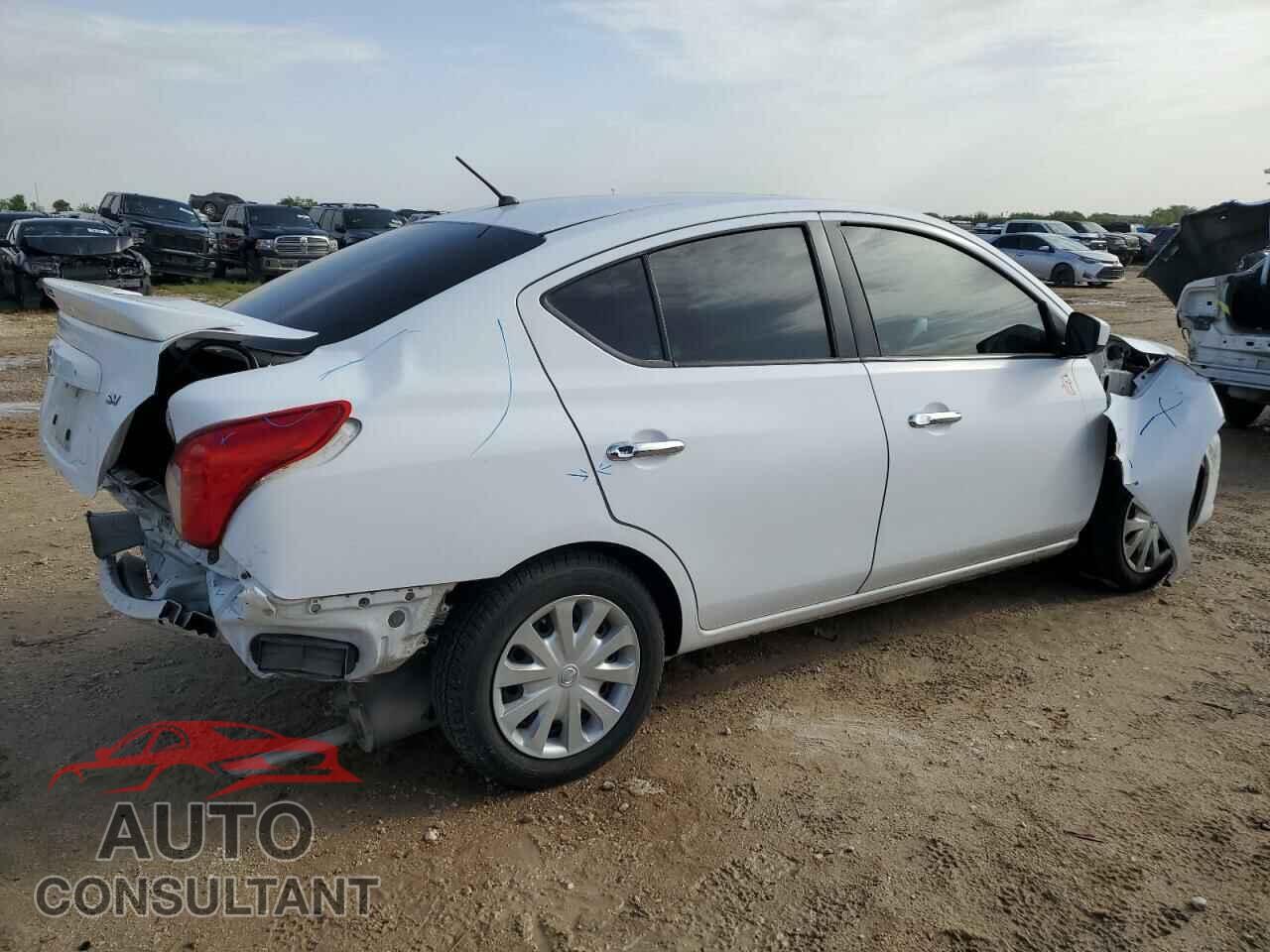 NISSAN VERSA 2017 - 3N1CN7AP3HL870863