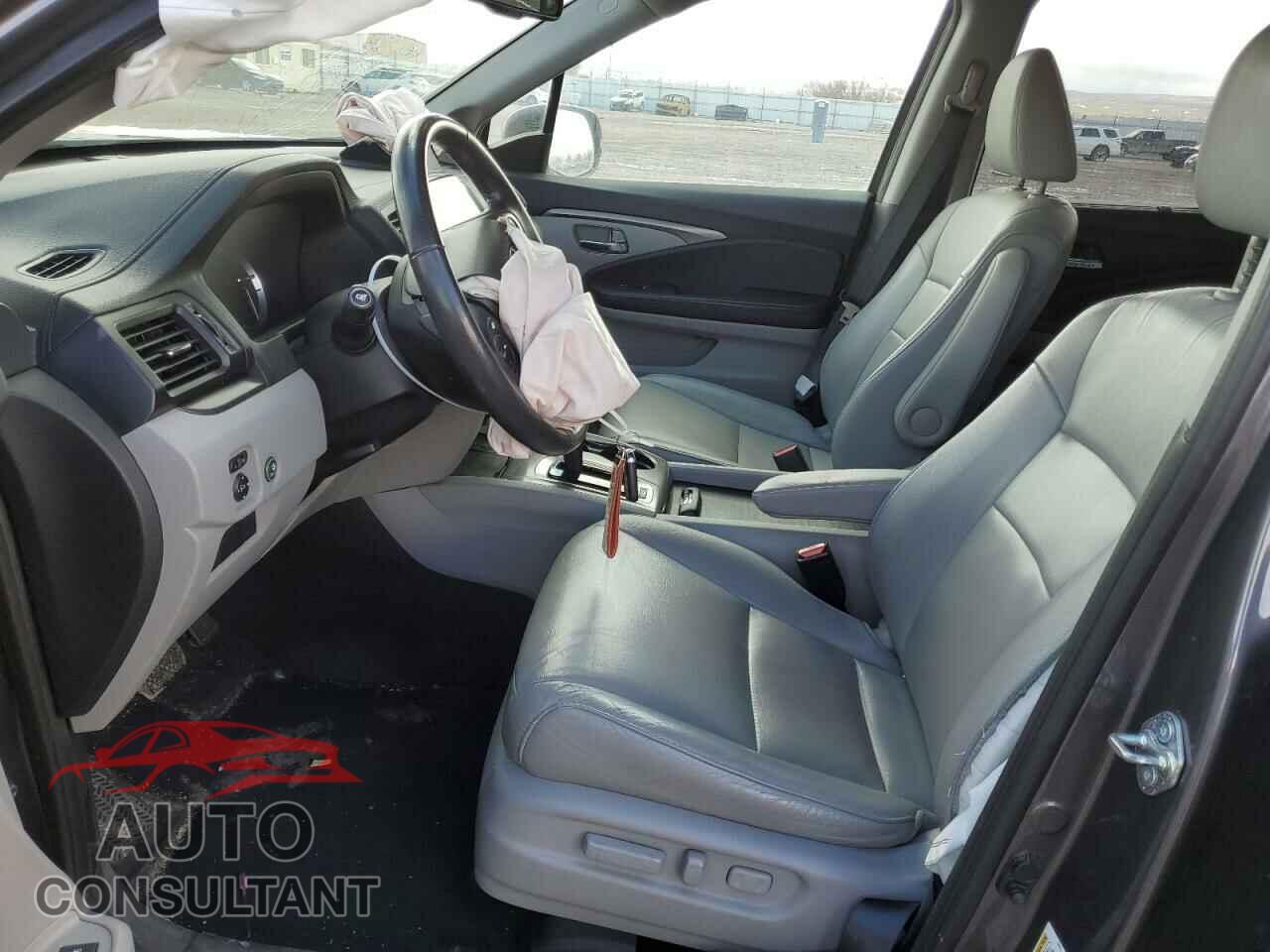 HONDA PILOT 2018 - 5FNYF6H83JB047489