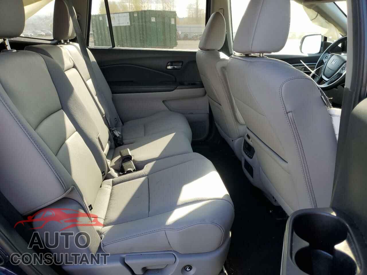 HONDA PILOT 2017 - 5FNYF6H66HB005147