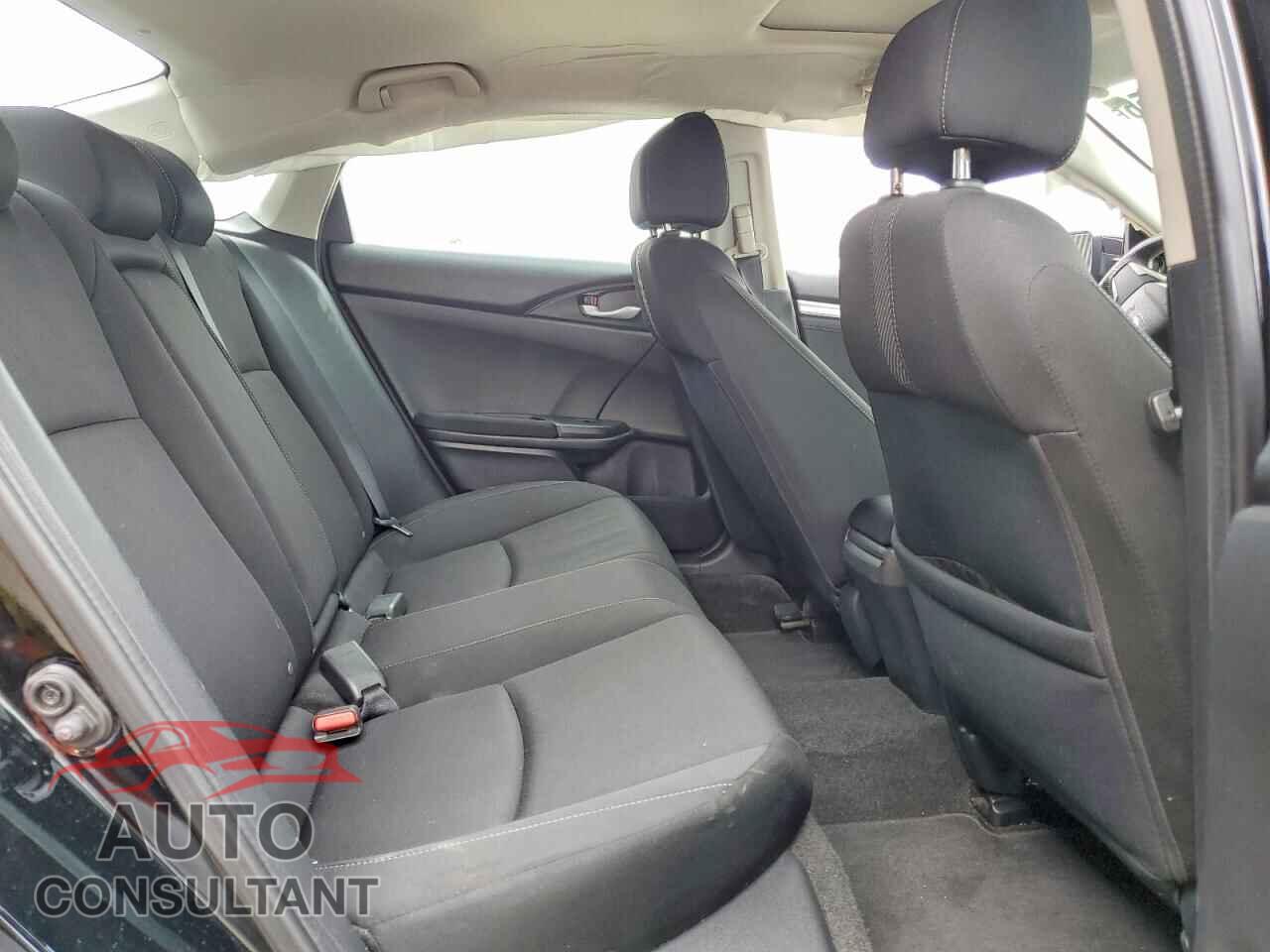 HONDA CIVIC 2018 - 2HGFC2F77JH557357