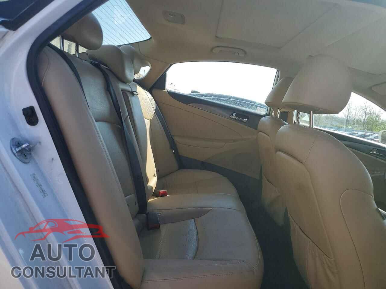 HYUNDAI SONATA 2014 - KMHEC4A48EA103055