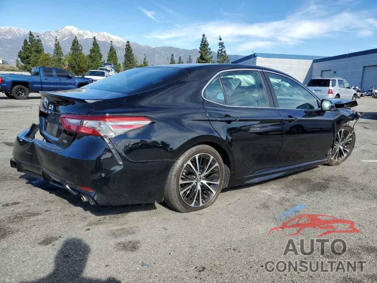 TOYOTA CAMRY 2018 - 4T1B11HK3JU149705