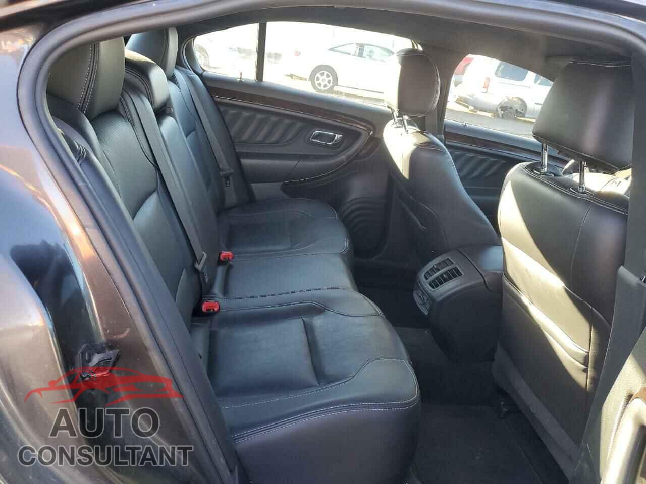 FORD TAURUS 2018 - 1FAHP2F88JG124040