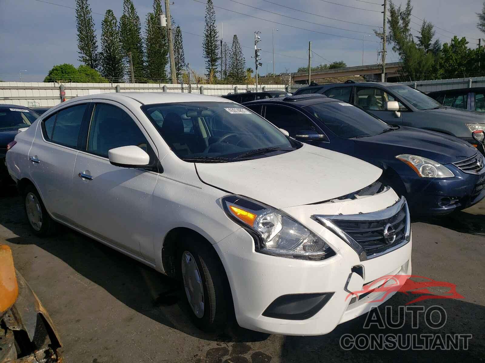 NISSAN VERSA 2017 - 3N1CN7AP8HL839334