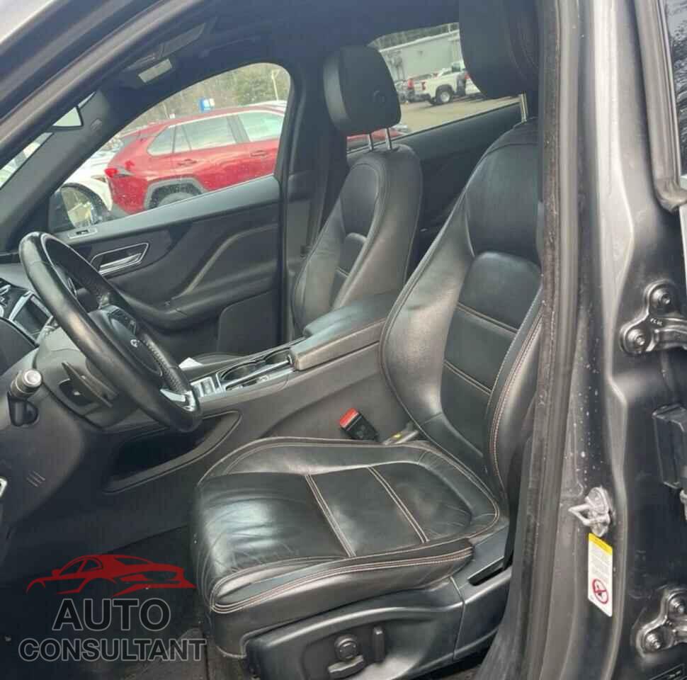 JAGUAR F-PACE 2017 - SADCK2BV5HA498623