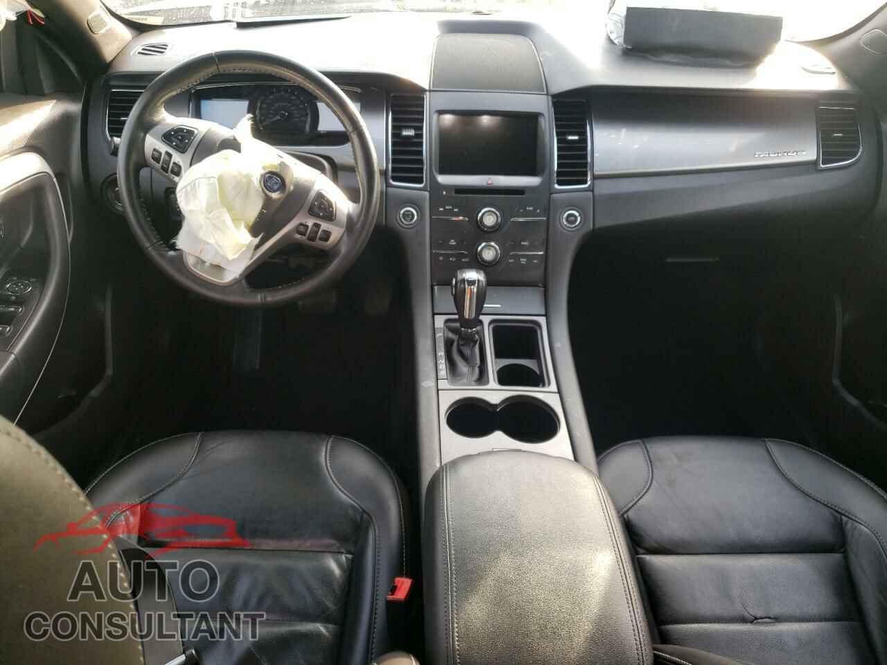 FORD TAURUS 2018 - 1FAHP2E87JG143180