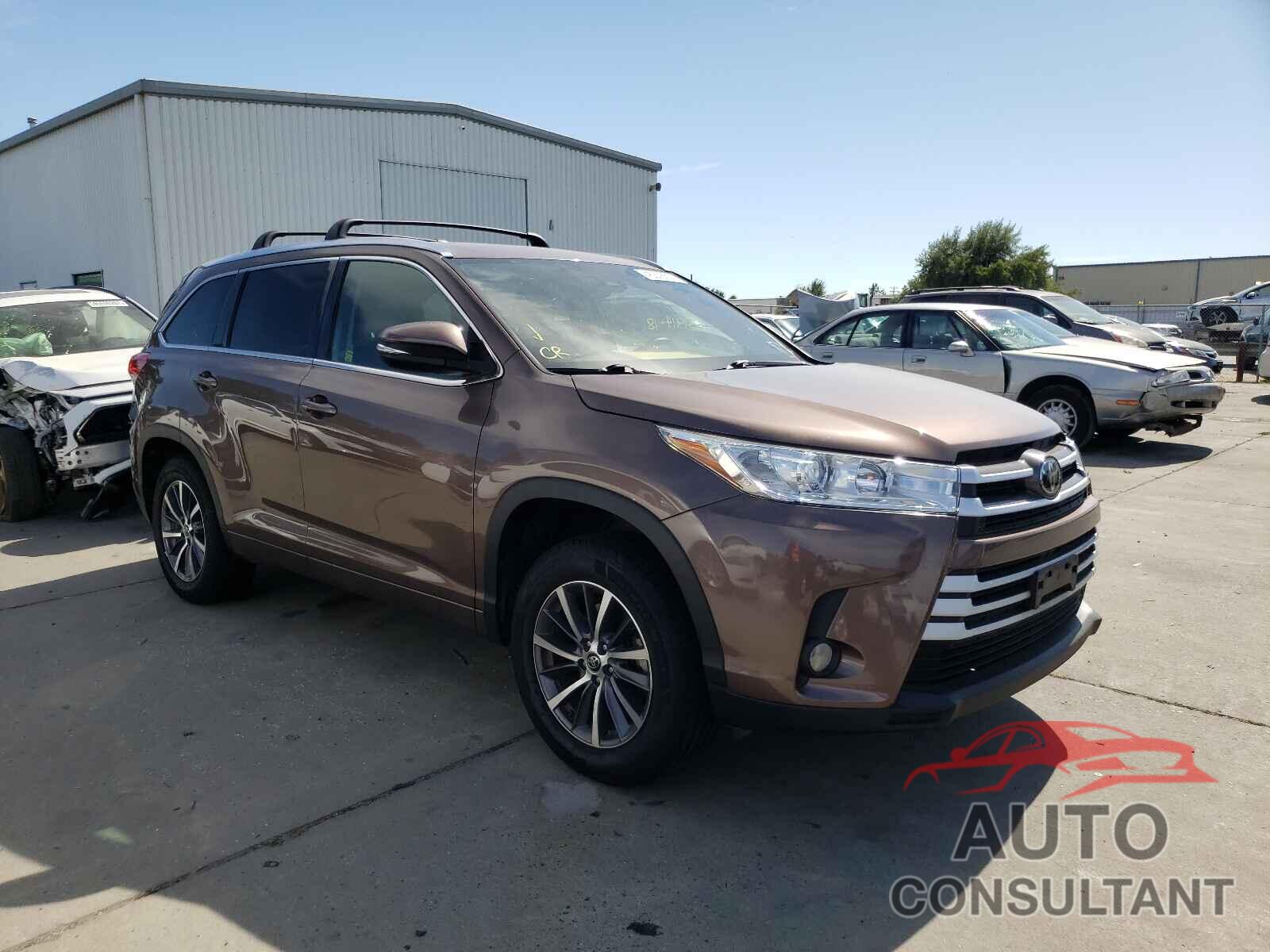 TOYOTA HIGHLANDER 2018 - 5TDKZRFH9JS244521
