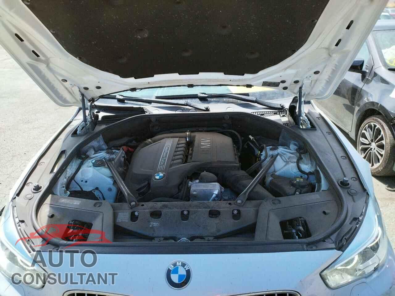 BMW 5 SERIES 2017 - WBA5M2C56HG499254