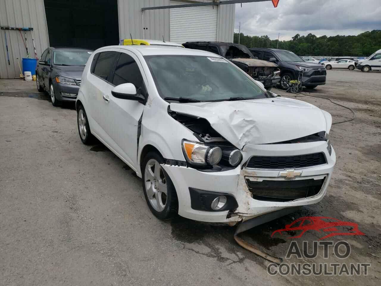 CHEVROLET SONIC 2016 - 1G1JE6SB0G4143727