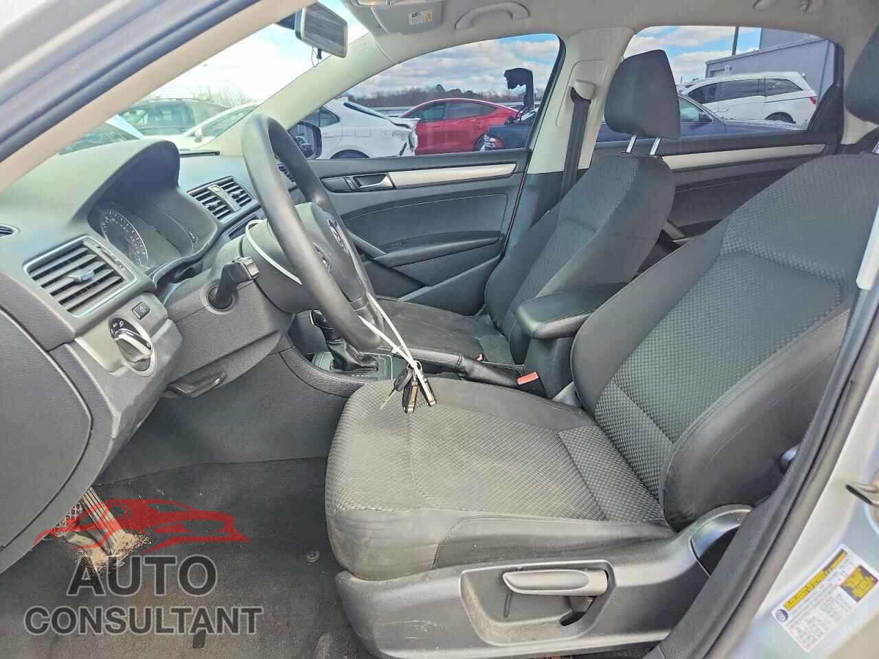 VOLKSWAGEN PASSAT 2013 - 1VWAP7A38DC032357
