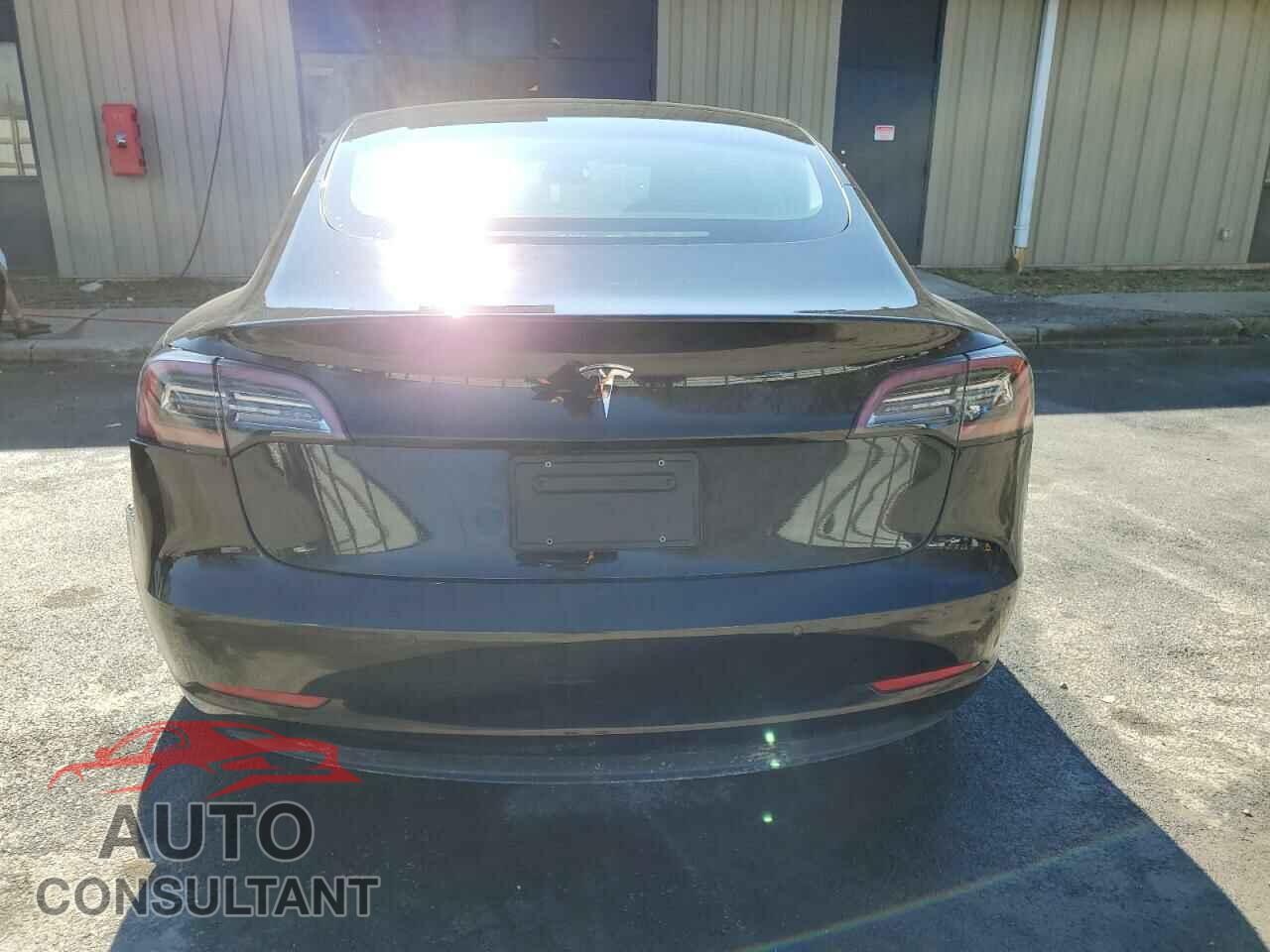 TESLA MODEL 3 2022 - 5YJ3E1EA4NF289558