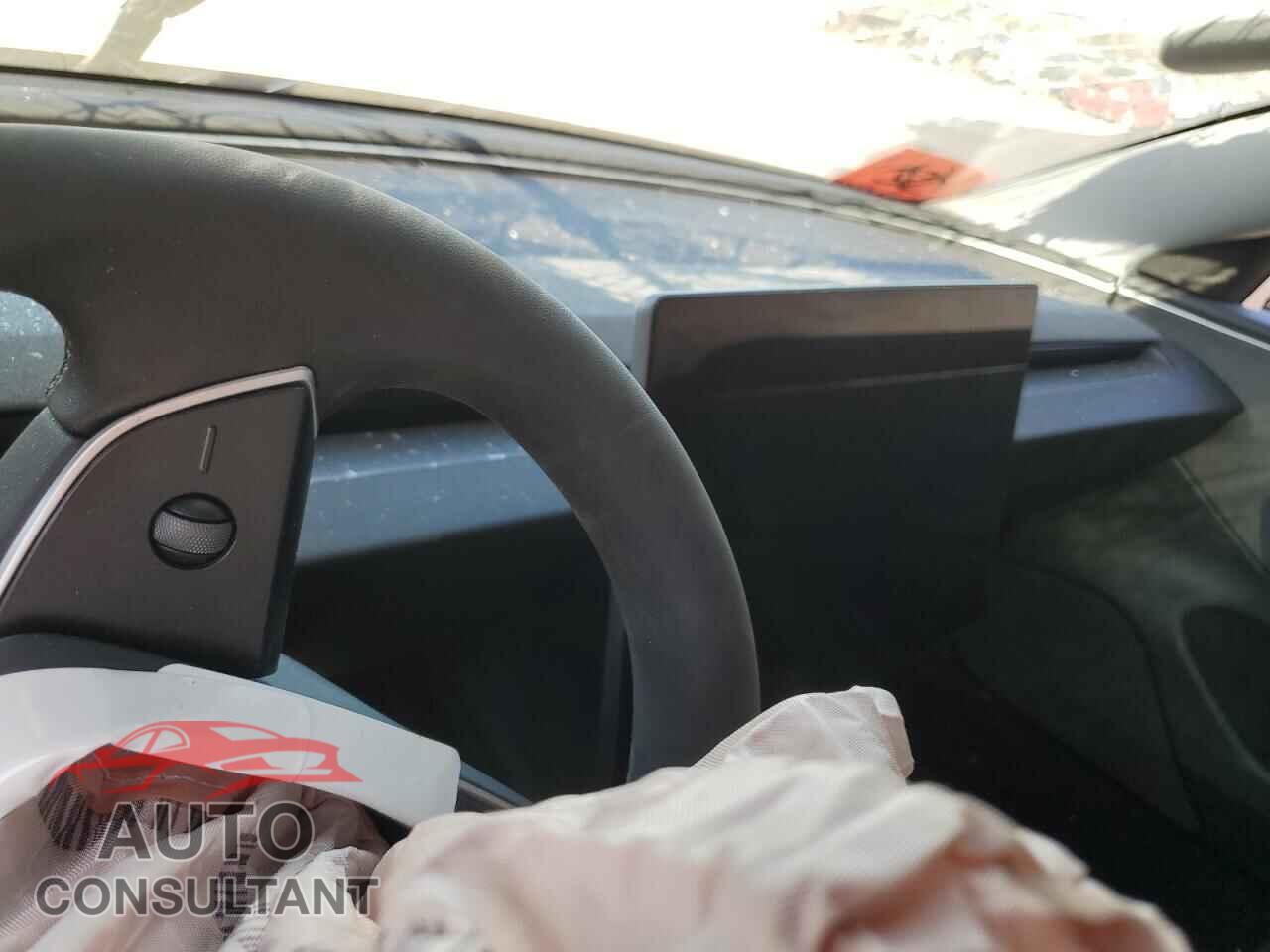 TESLA MODEL 3 2025 - 5YJ3E1EA3SF925947