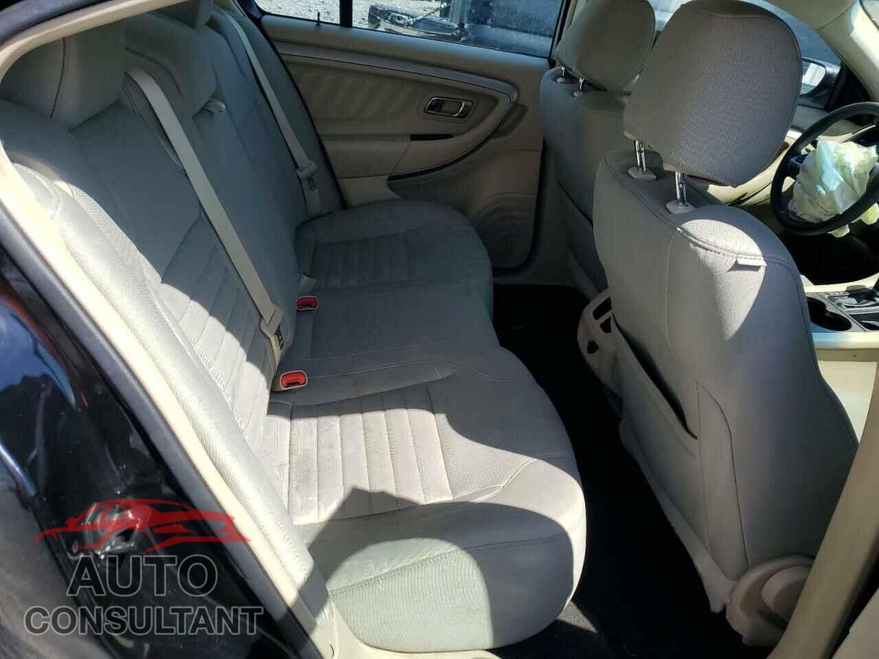 FORD TAURUS 2018 - 1FAHP2D82JG119600