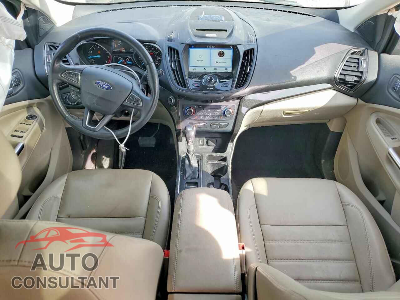 FORD ESCAPE 2017 - 1FMCU0JD0HUD16517
