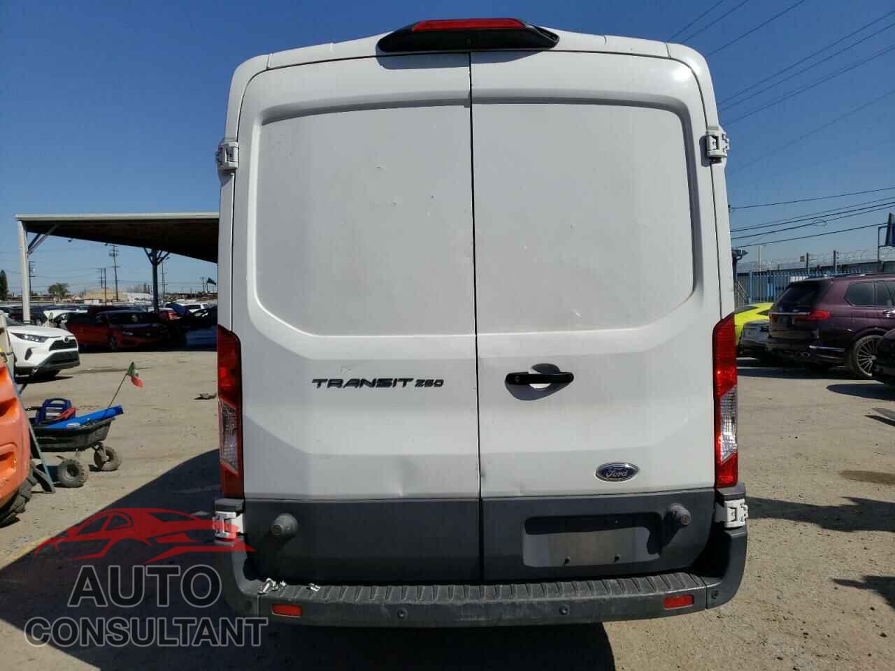 FORD TRANSIT 2018 - 1FTYR2CM2JKB22206