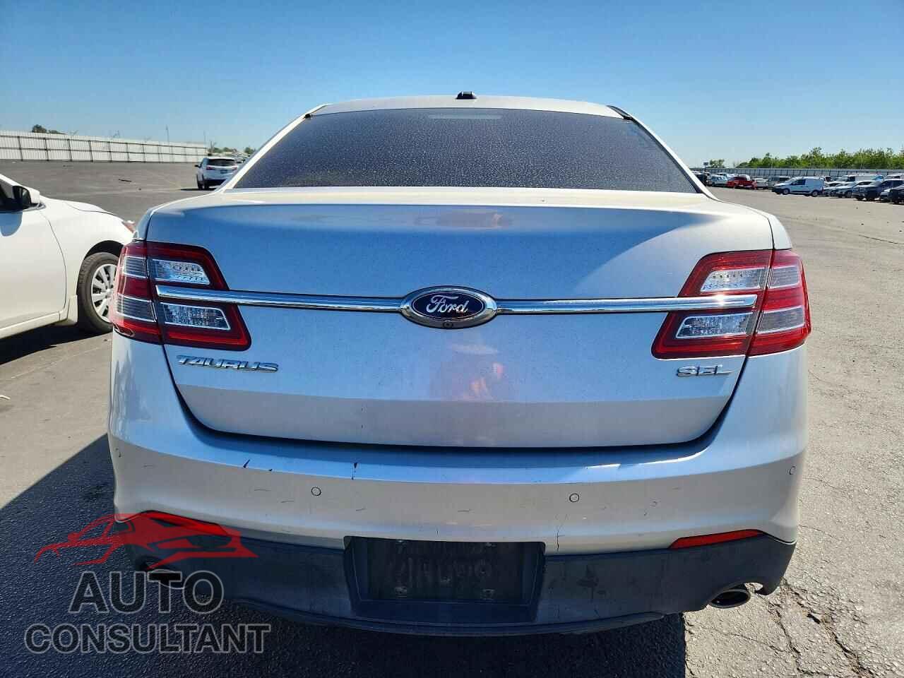 FORD TAURUS 2015 - 1FAHP2E82FG131851