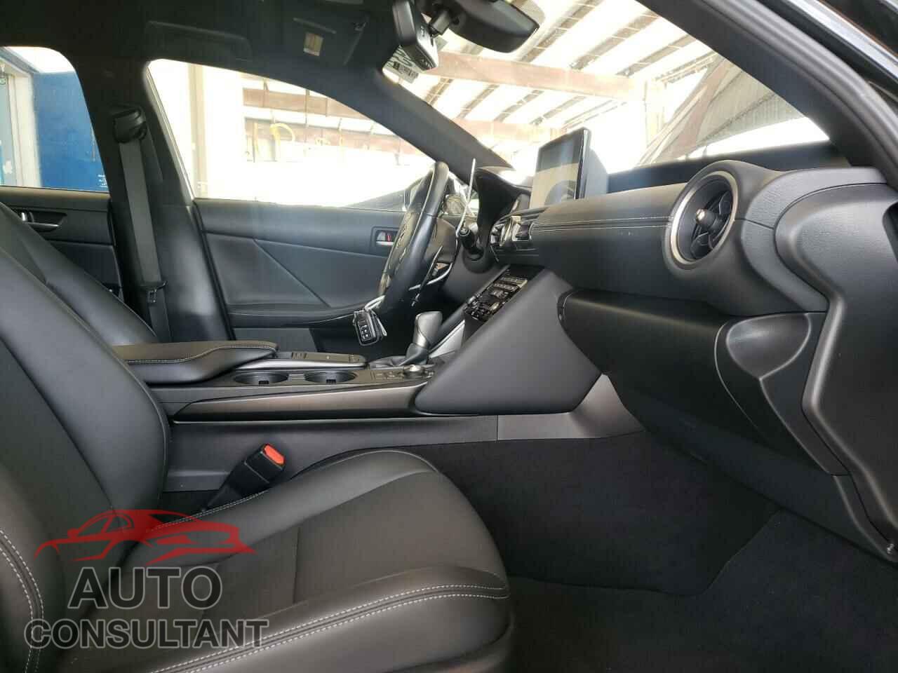 LEXUS IS 2021 - JTHAA1D27M5112451