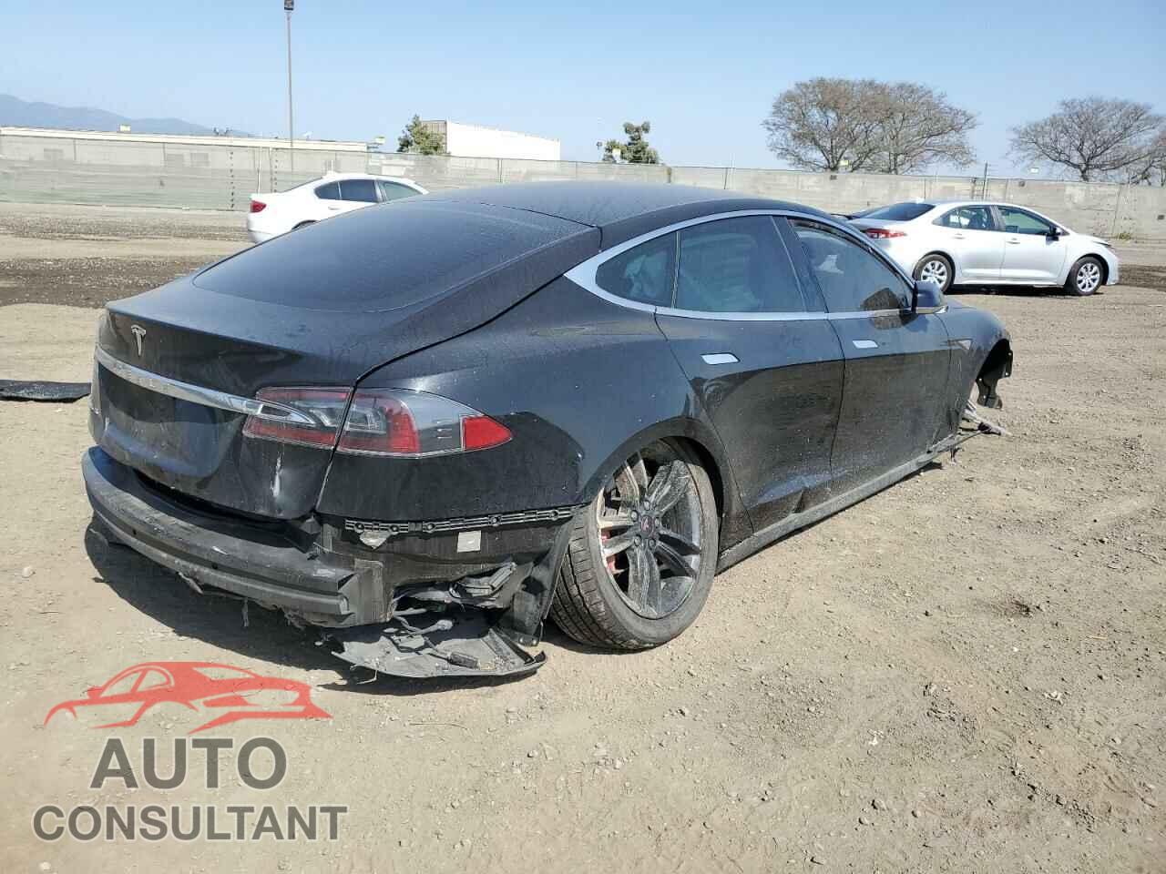 TESLA MODEL S 2015 - 5YJSA1E13FF118132