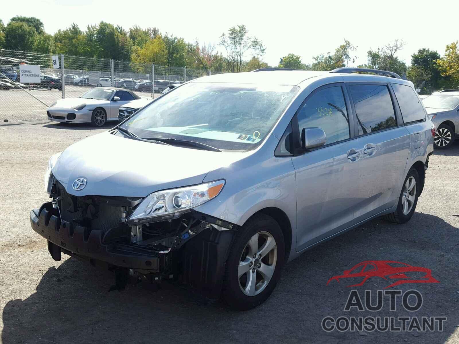 TOYOTA SIENNA LE 2015 - 5TDKK3DC7FS576425