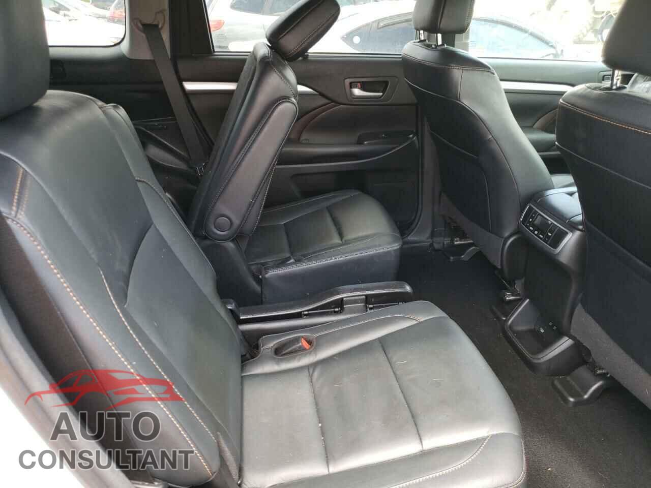 TOYOTA HIGHLANDER 2018 - 5TDJZRFH1JS890163