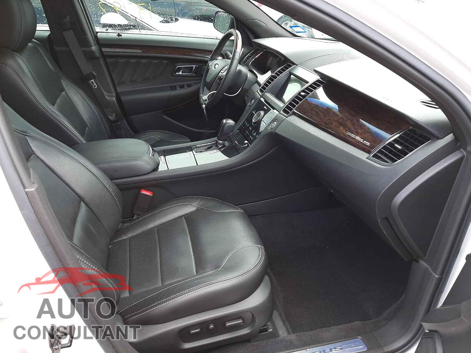 FORD TAURUS 2017 - 1FAHP2F85HG135104
