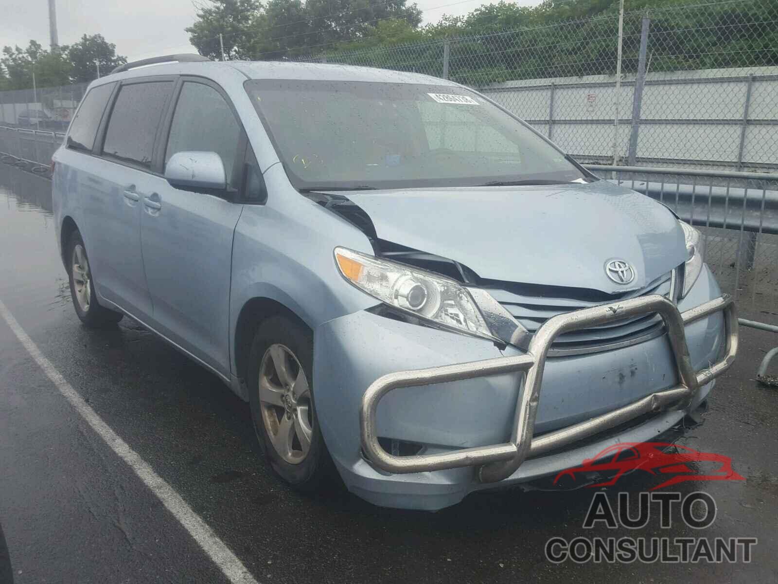 TOYOTA SIENNA LE 2015 - 5TDKK3DC5FS606568