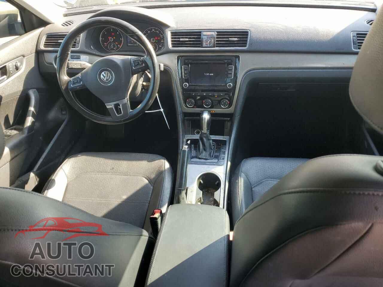 VOLKSWAGEN PASSAT 2015 - 1VWBV7A32FC017687
