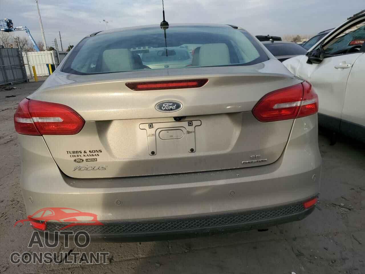 FORD FOCUS 2015 - 1FADP3F20FL341094