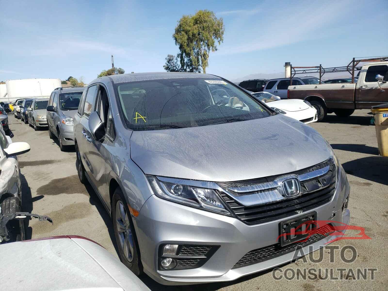 HONDA ODYSSEY 2018 - 5FNRL6H73JB018305