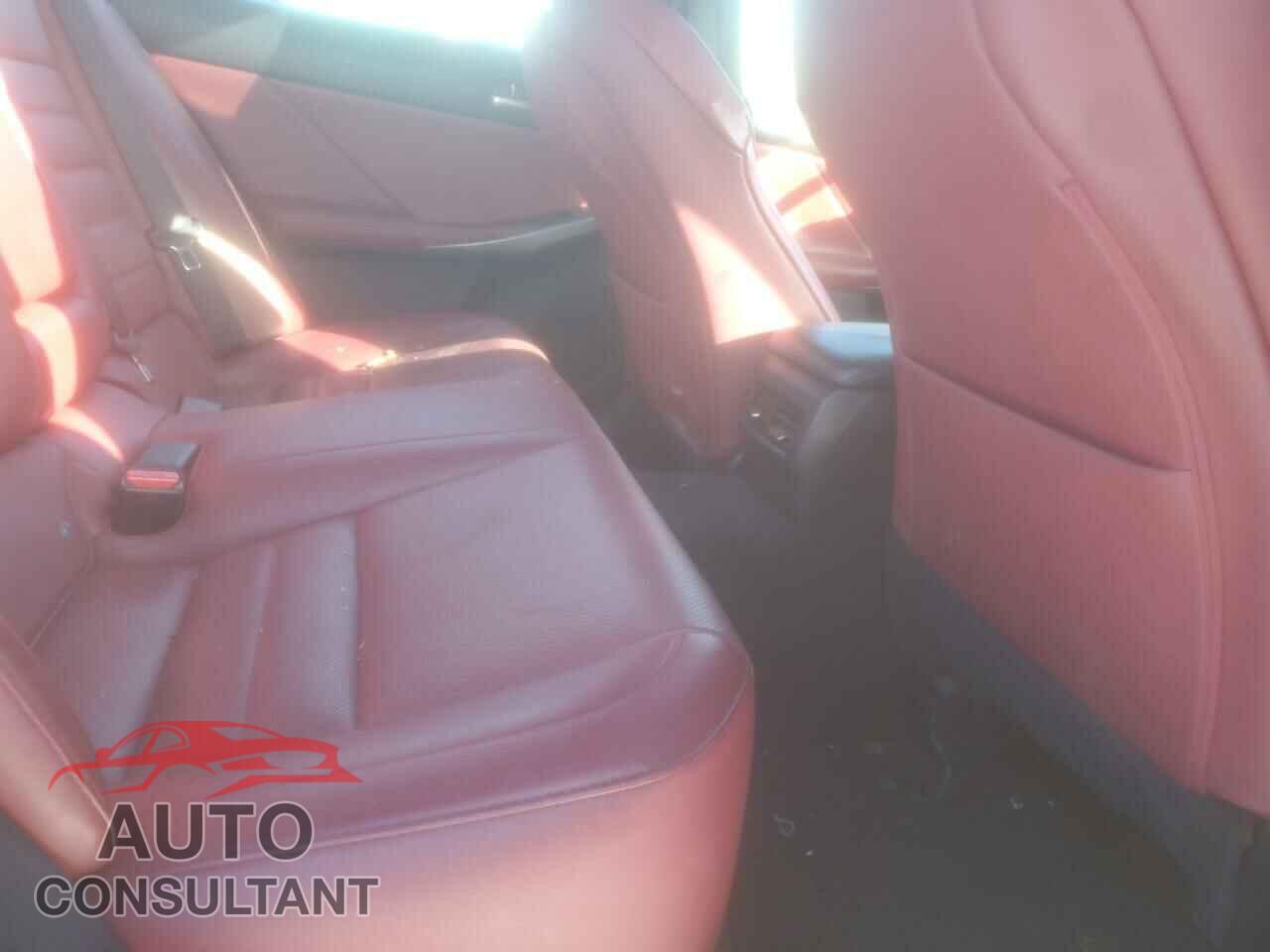 LEXUS IS 2018 - JTHBA1D26J5064893