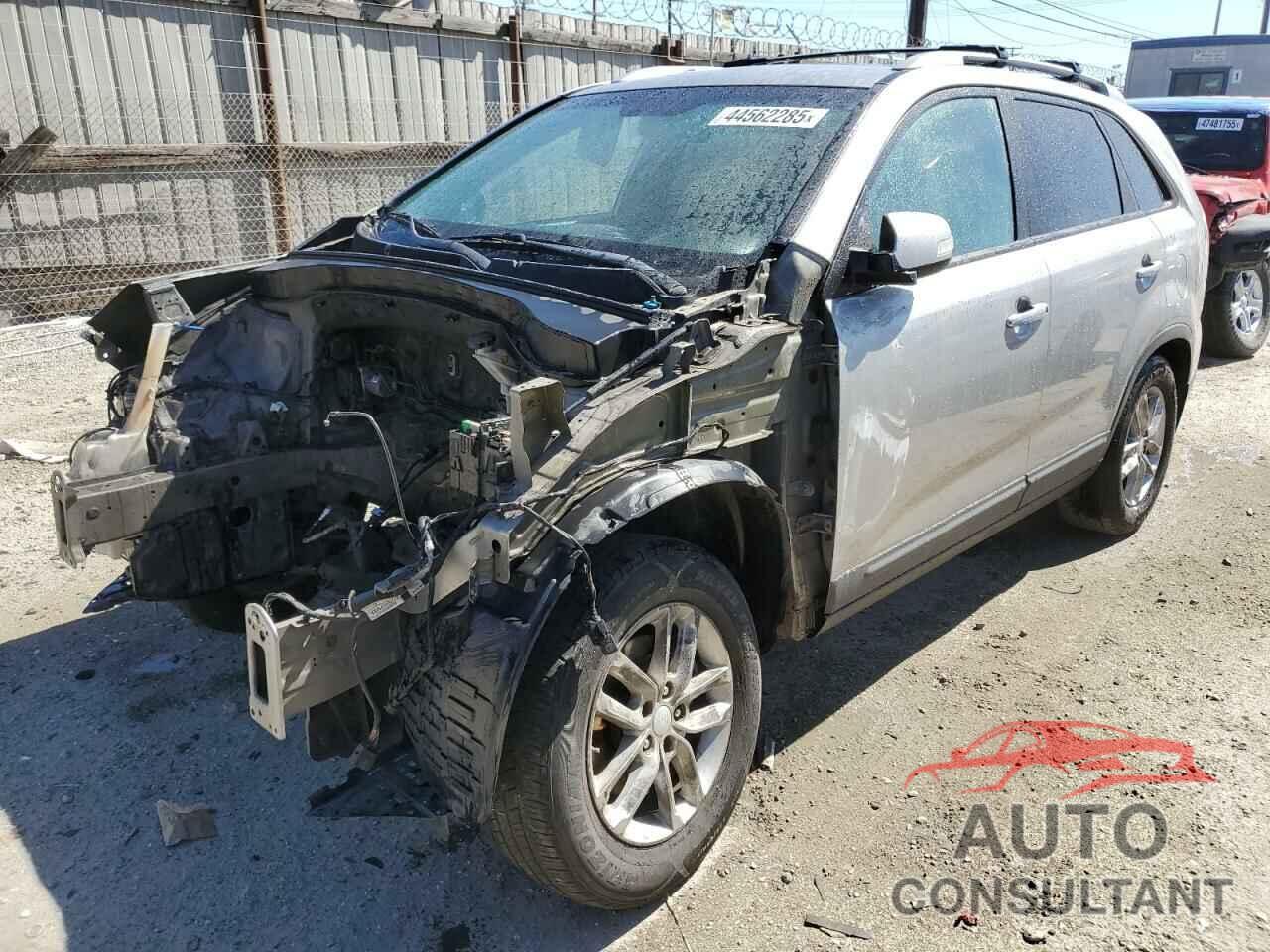 KIA SORENTO 2015 - 5XYKT4A60FG638410